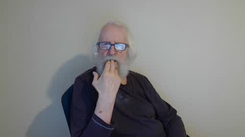 Snapshot of onanister chatting on 03-10-25, 06:16 Somewhere over the rainbow online show from 03-10-25, 06:16