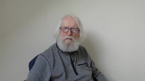 Snapshot of onanister chatting on 03-10-25, 01:10 Somewhere over the rainbow online show from 03-10-25, 01:10