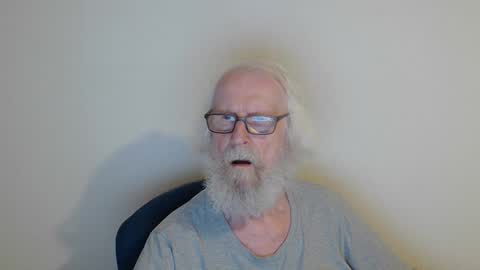 Snapshot of onanister chatting on 09-12-25, 08:09 Somewhere over the rainbow online show from 09-12-25, 08:09