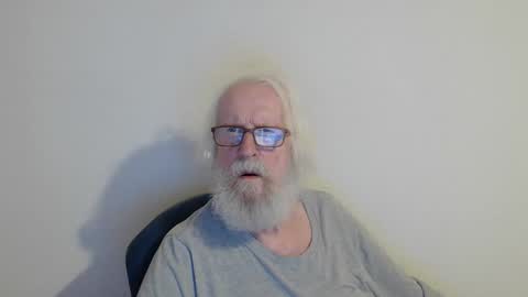 Snapshot of onanister chatting on 09-13-25, 08:08 Somewhere over the rainbow online show from 09-13-25, 08:08