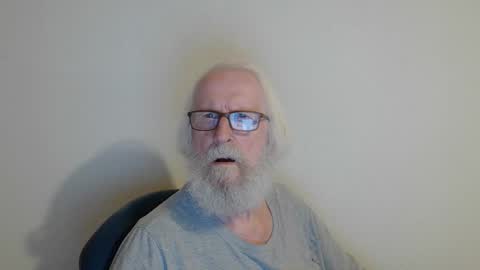 Snapshot of onanister chatting on 09-14-25, 09:03 Somewhere over the rainbow online show from 09-14-25, 09:03