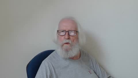 Snapshot of onanister chatting on 09-16-25, 01:56 Somewhere over the rainbow online show from 09-16-25, 01:56