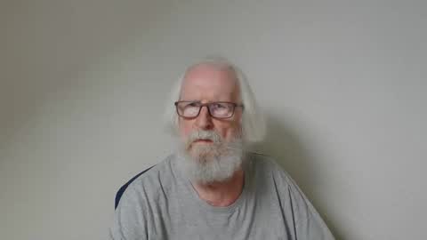 Snapshot of onanister chatting on 09-17-25, 01:57 Somewhere over the rainbow online show from 09-17-25, 01:57