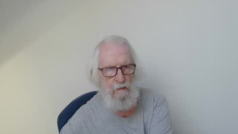 Snapshot of onanister chatting on 09-19-25, 07:32 Somewhere over the rainbow online show from 09-19-25, 07:32