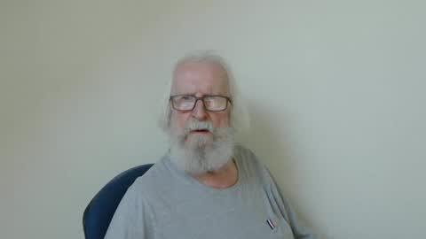 Snapshot of onanister chatting on 09-20-25, 02:18 Somewhere over the rainbow online show from 09-20-25, 02:18