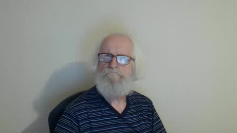 Snapshot of onanister chatting on 09-23-25, 08:12 Somewhere over the rainbow online show from 09-23-25, 08:12