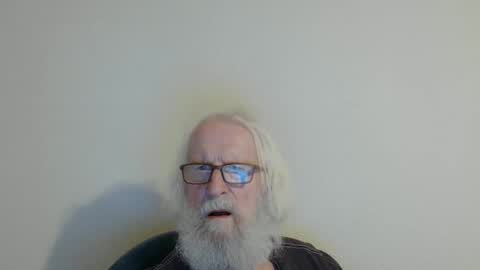 Snapshot of onanister chatting on 10-22-25, 08:08 Somewhere over the rainbow online show from 10-22-25, 08:08