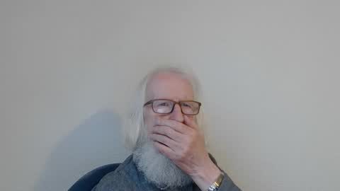 Snapshot of onanister chatting on 12-16-25, 08:30 Somewhere over the rainbow online show from 12-16-25, 08:30