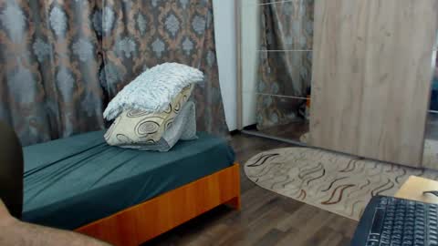 Snapshot of oneboy1x1 chatting on 11-29-25, 05:43 oneboy1x1 online show from 11-29-25, 05:43