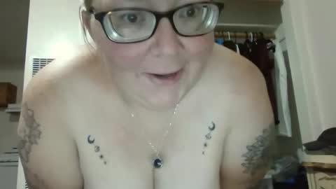 Snapshot of onedaffodil84 chatting on 12-31-24, 07:10 Pixie online show from 12-31-24, 07:10