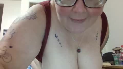 Snapshot of onedaffodil84 chatting on 02-12-25, 06:40 Pixie online show from 02-12-25, 06:40