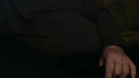 Snapshot of onehanglow chatting on 01-12-25, 01:53 Butch online show from 01-12-25, 01:53