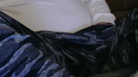 Snapshot of onehanglow chatting on 03-06-25, 01:37 Butch online show from 03-06-25, 01:37