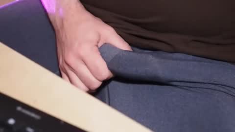 Snapshot of onemanmafia chatting on 10-17-25, 11:24 OneManMafia online show from 10-17-25, 11:24