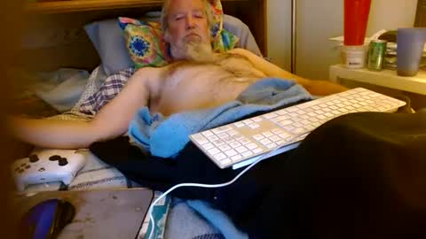 Snapshot of onemattu chatting on 12-16-25, 07:24 Mattu online show from 12-16-25, 07:24