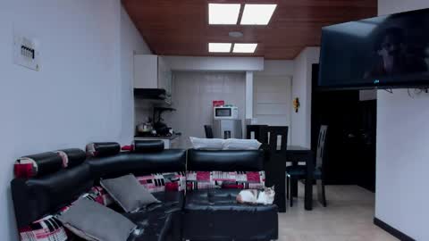 Snapshot of onemore_cum chatting on 05-13-26, 04:59 YIN MIGUEL online show from 05-13-26, 04:59