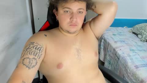 Snapshot of onewhiteboichub chatting on 11-25-25, 06:19 Andres INDEPENDENT MODEL online show from 11-25-25, 06:19