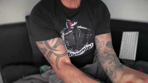 Snapshot of onkel90 chatting on 06-10-26, 07:13 onkel90 online show from 06-10-26, 07:13