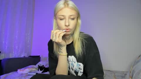 Snapshot of only_iva21 chatting on 11-30-25, 12:42 Iva online show from 11-30-25, 12:42