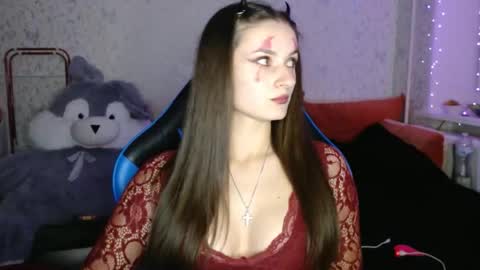 Amalia online show from 10-31-25, 07:04