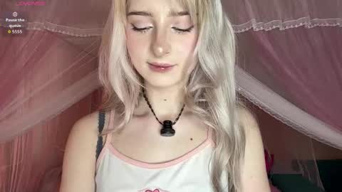 Snapshot of onlyeva1 chatting on 05-05-26, 07:27 Eva online show from 05-05-26, 07:27