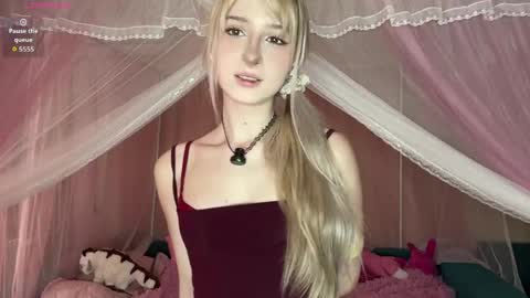 Snapshot of onlyeva1 chatting on 05-07-26, 08:31 Eva online show from 05-07-26, 08:31