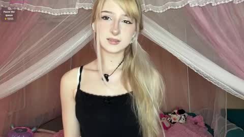 Snapshot of onlyeva1 chatting on 05-24-26, 08:52 Eva online show from 05-24-26, 08:52
