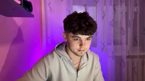 Snapshot of onyiix_ chatting on 11-12-25, 02:28 Mike online show from 11-12-25, 02:28