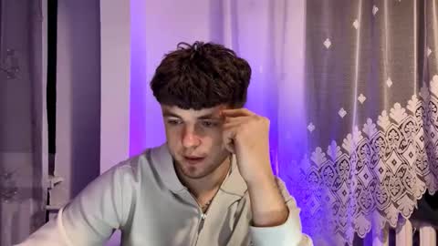 Snapshot of onyiix_ chatting on 11-15-25, 02:53 Mike online show from 11-15-25, 02:53