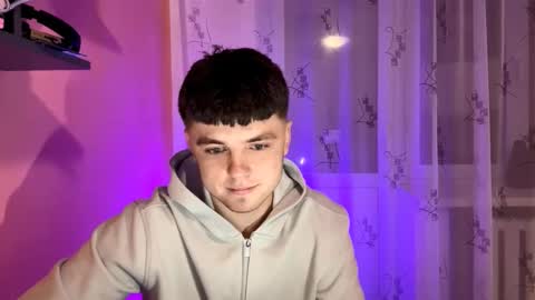 Snapshot of onyiix_ chatting on 11-15-25, 07:10 Mike online show from 11-15-25, 07:10