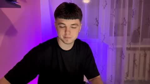 Snapshot of onyiix_ chatting on 11-16-25, 06:35 Mike online show from 11-16-25, 06:35