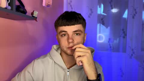 Snapshot of onyiix_ chatting on 11-17-25, 01:17 Mike online show from 11-17-25, 01:17