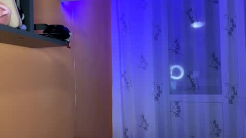 Snapshot of onyiix_ chatting on 11-21-25, 02:49 Mike online show from 11-21-25, 02:49