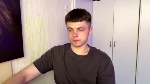 Snapshot of onyiix_ chatting on 12-16-25, 12:54 Mike online show from 12-16-25, 12:54