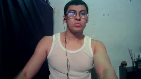 Snapshot of oomaurooo chatting on 06-17-26, 04:15 oomaurooo online show from 06-17-26, 04:15