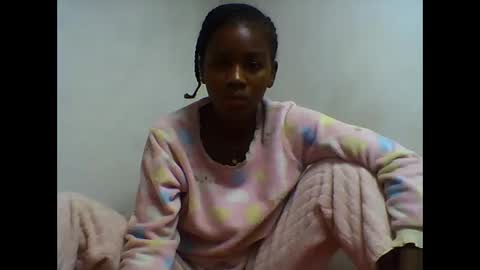 Snapshot of oooorazanasoa chatting on 05-27-26, 05:26 oooorazanasoa online show from 05-27-26, 05:26