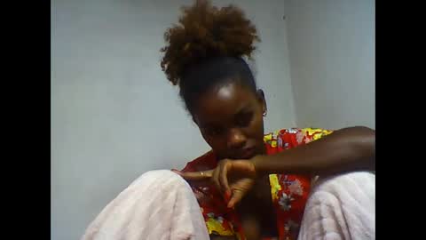 Snapshot of oooorazanasoa chatting on 06-06-26, 12:54 oooorazanasoa online show from 06-06-26, 12:54