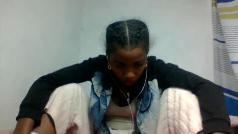 Snapshot of oooorazanasoa chatting on 06-10-26, 12:33 oooorazanasoa online show from 06-10-26, 12:33