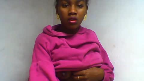 Snapshot of oooorazanasoa chatting on 06-13-26, 11:24 oooorazanasoa online show from 06-13-26, 11:24