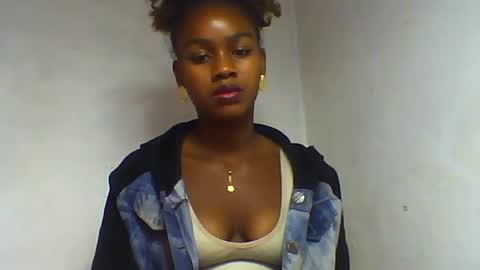 Snapshot of oooorazanasoa chatting on 06-14-26, 07:32 oooorazanasoa online show from 06-14-26, 07:32