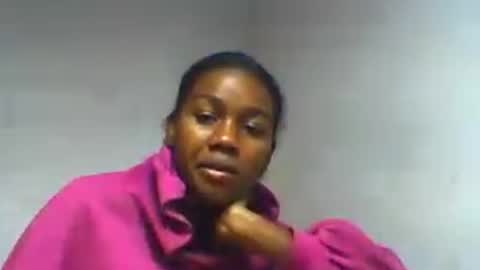 Snapshot of oooorazanasoa chatting on 06-18-26, 08:14 oooorazanasoa online show from 06-18-26, 08:14