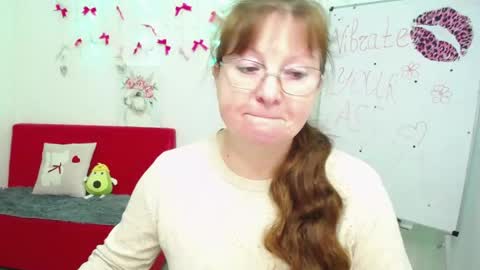 Snapshot of oovanessahotts chatting on 04-27-26, 05:05 Vanessa online show from 04-27-26, 05:05