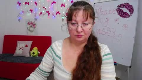 Snapshot of oovanessahotts chatting on 05-02-26, 05:01 Vanessa online show from 05-02-26, 05:01