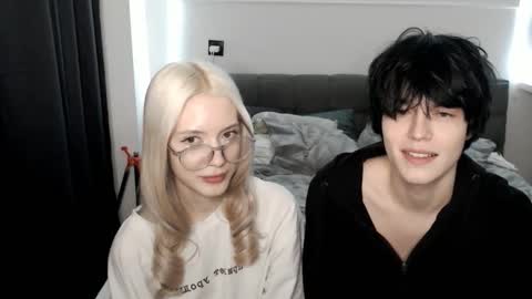 Bella and John online show from 11-07-25, 11:49