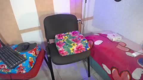 Snapshot of opraxbell chatting on 01-22-25, 11:34 OpraxBell online show from 01-22-25, 11:34