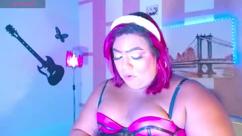 Snapshot of opraxbell chatting on 10-14-25, 01:17 OpraxBell online show from 10-14-25, 01:17