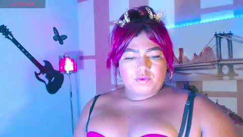 Snapshot of opraxbell chatting on 10-19-25, 04:24 OpraxBell online show from 10-19-25, 04:24