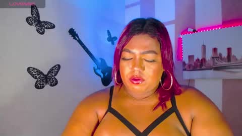 Snapshot of opraxbell chatting on 11-20-25, 02:34 OpraxBell online show from 11-20-25, 02:34