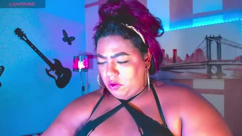 Snapshot of opraxbell chatting on 11-26-25, 04:02 OpraxBell online show from 11-26-25, 04:02