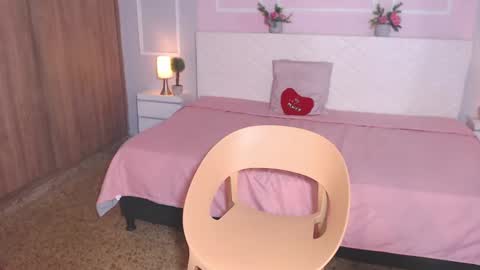 Snapshot of oralarson chatting on 12-05-24, 04:34 Ora Larson online show from 12-05-24, 04:34